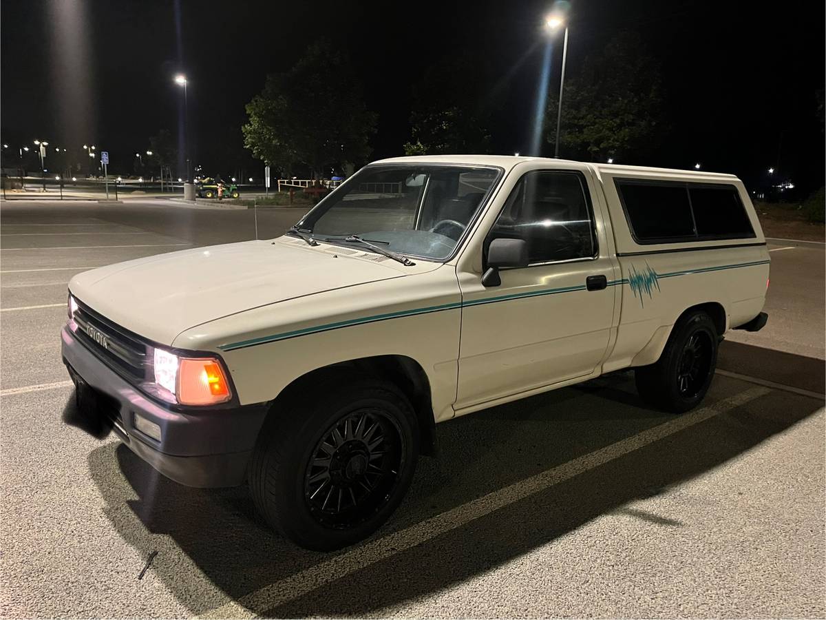 Toyota-pick-up-1989-white-1