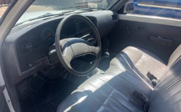Toyota-pick-up-1989-white-10