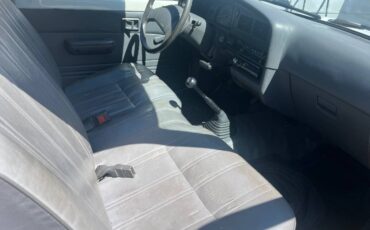 Toyota-pick-up-1989-white-11