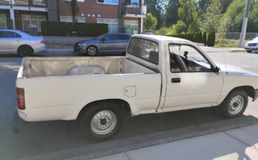 Toyota-pick-up-1989-white-2