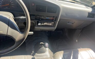 Toyota-pick-up-1989-white-2
