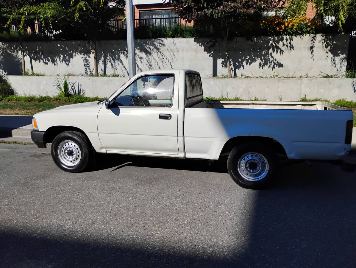 Toyota-pick-up-1989-white-3
