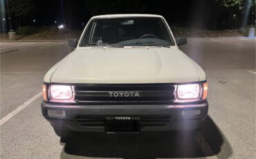 Toyota-pick-up-1989-white-4