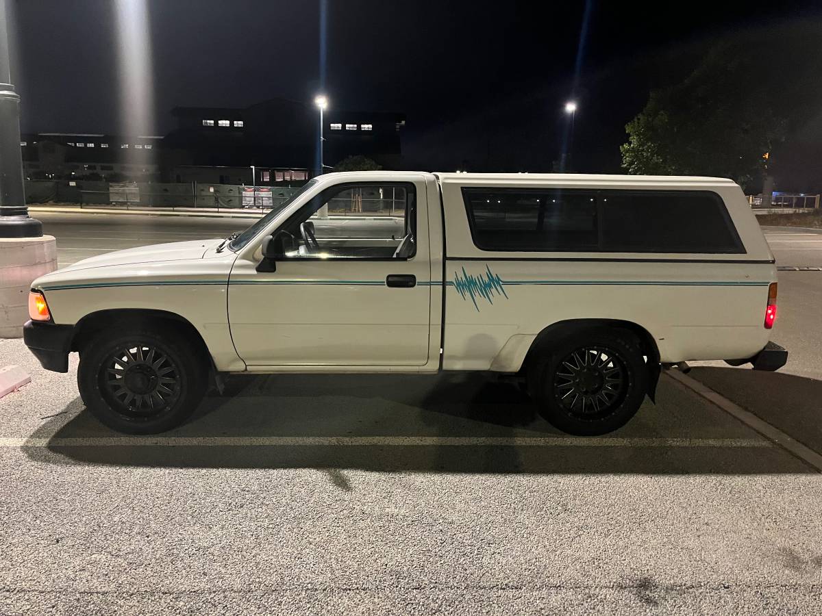 Toyota-pick-up-1989-white-5