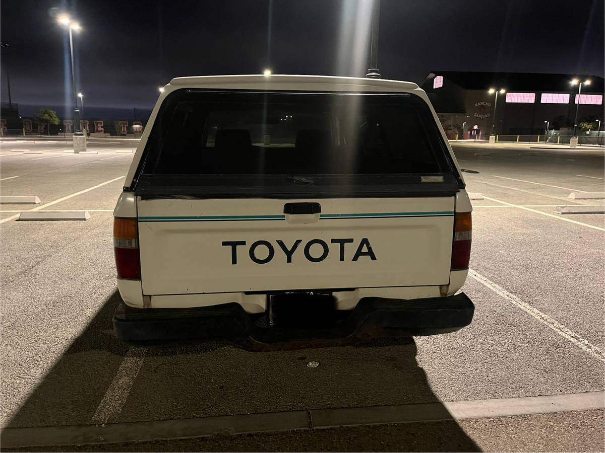 Toyota-pick-up-1989-white-7