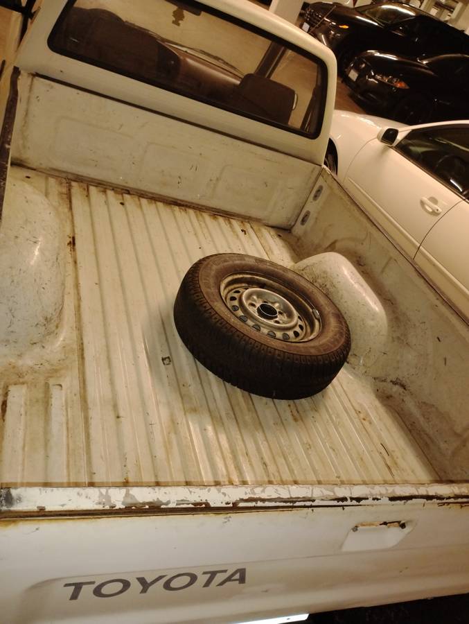 Toyota-pick-up-1989-white-8