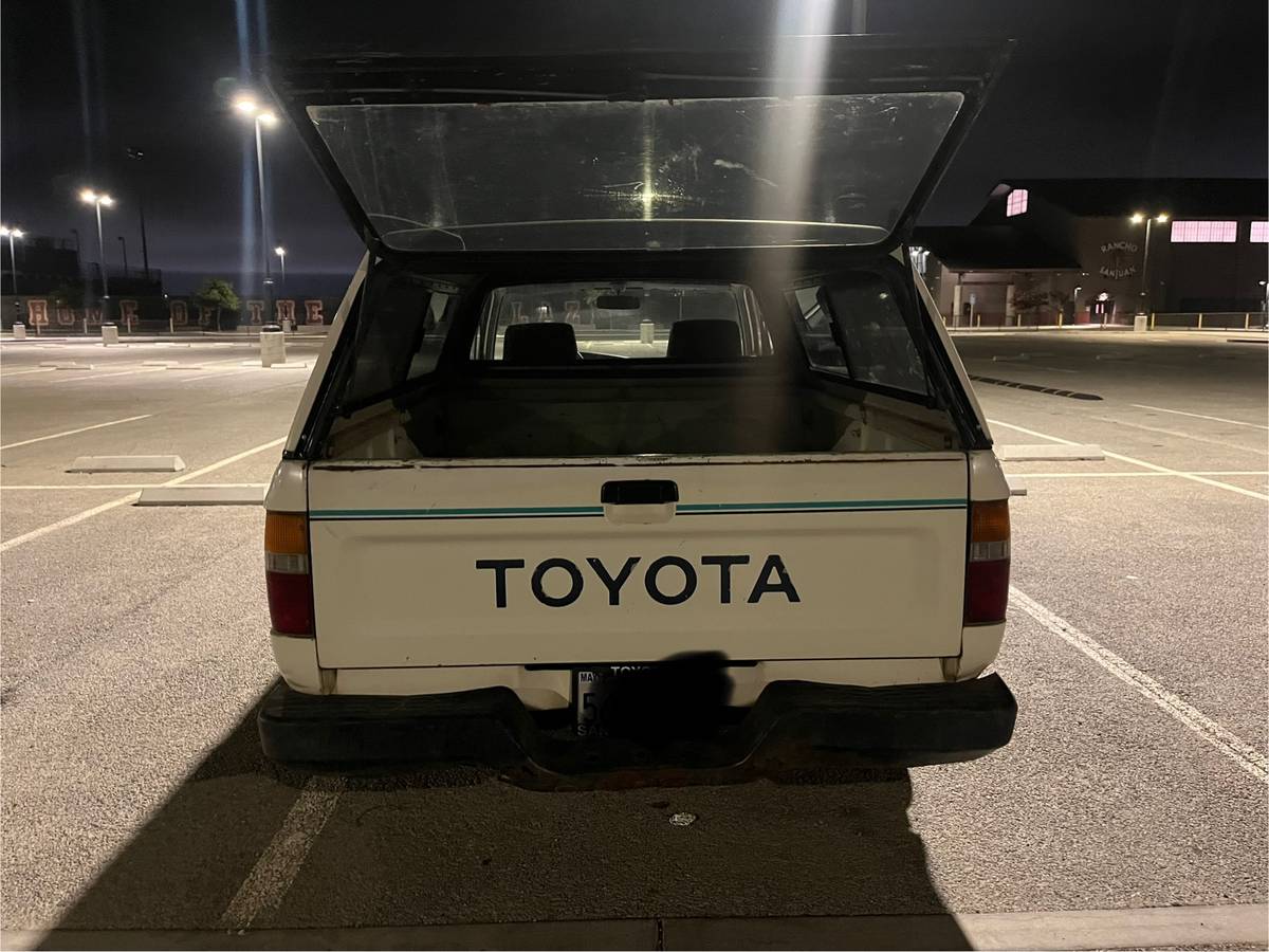 Toyota-pick-up-1989-white-8