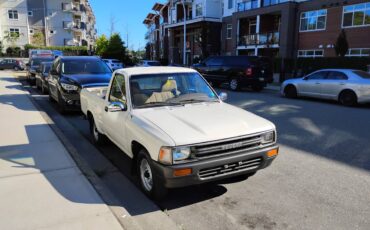 Toyota-pick-up-1989-white