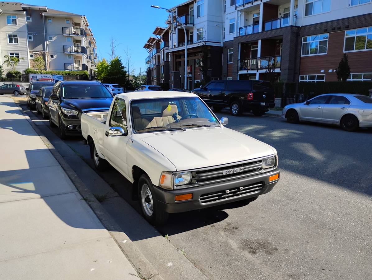 Toyota-pick-up-1989-white