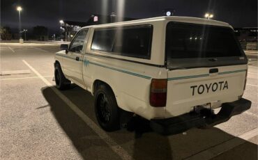 Toyota-pick-up-1989-white-9