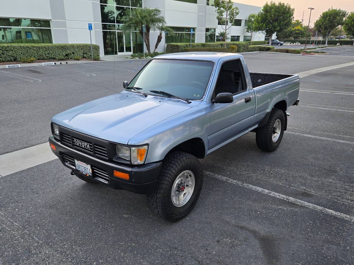 Toyota-pick-up-1990-1
