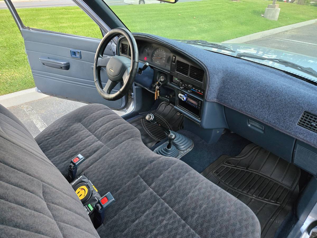 Toyota-pick-up-1990-19