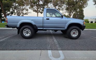 Toyota-pick-up-1990