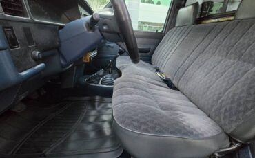 Toyota-pick-up-1990-9