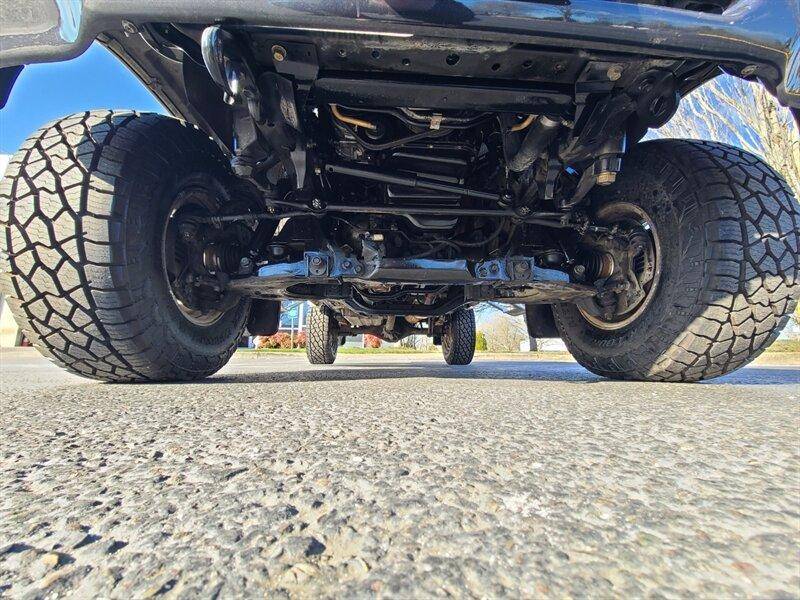 Toyota-pick-up-1990-white-132