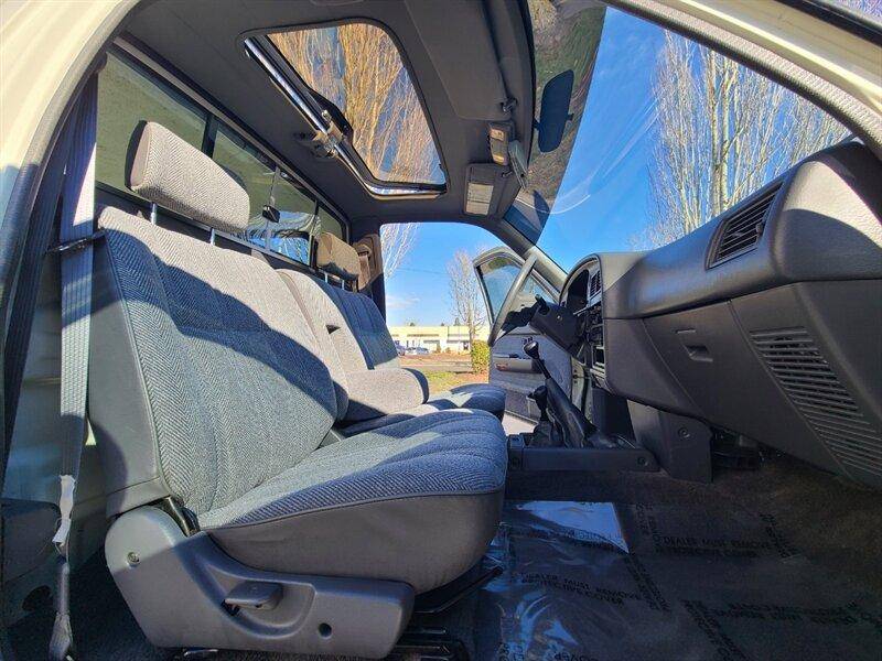 Toyota-pick-up-1990-white-172