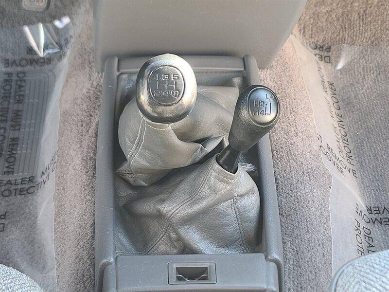 Toyota-pick-up-1990-white-24