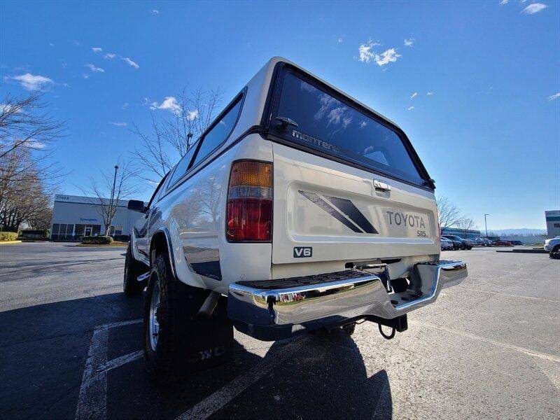 Toyota-pick-up-1990-white-261