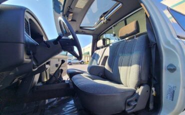 Toyota-pick-up-1990-white-262