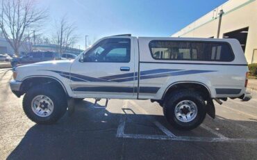 Toyota-pick-up-1990-white-318