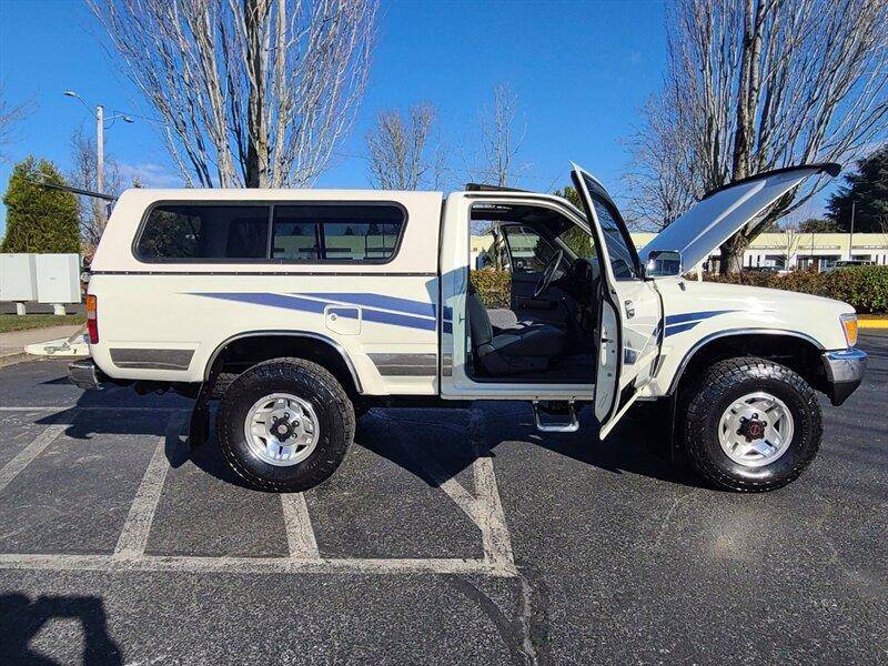 Toyota-pick-up-1990-white-402