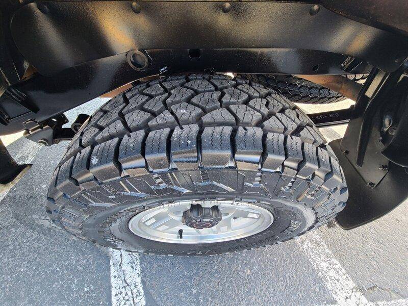 Toyota-pick-up-1990-white-474