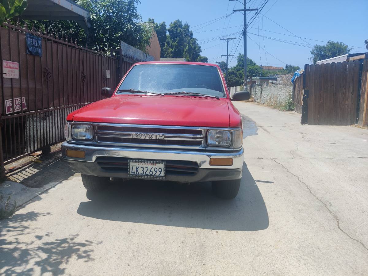 Toyota-pick-up-1991-red-2