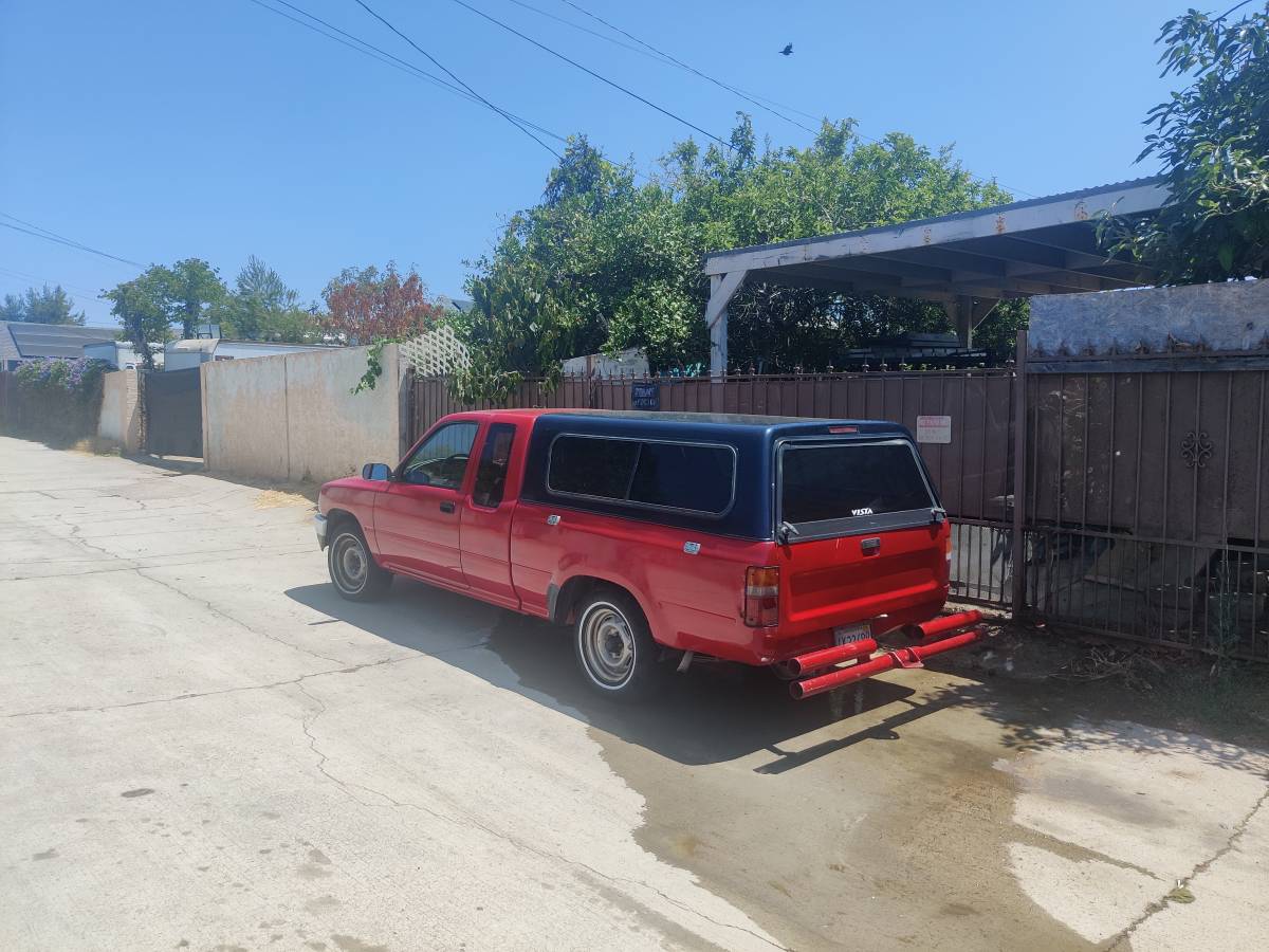 Toyota-pick-up-1991-red-3