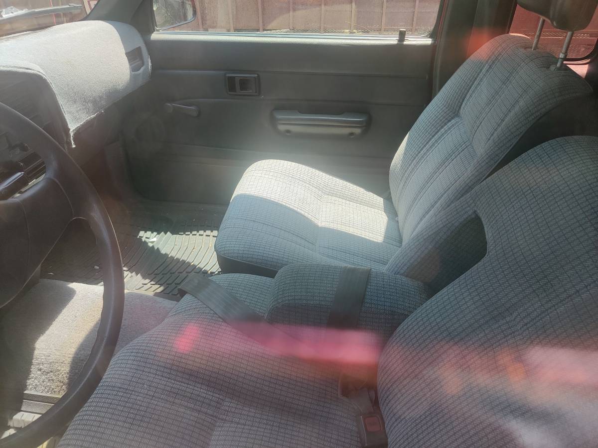 Toyota-pick-up-1991-red-4