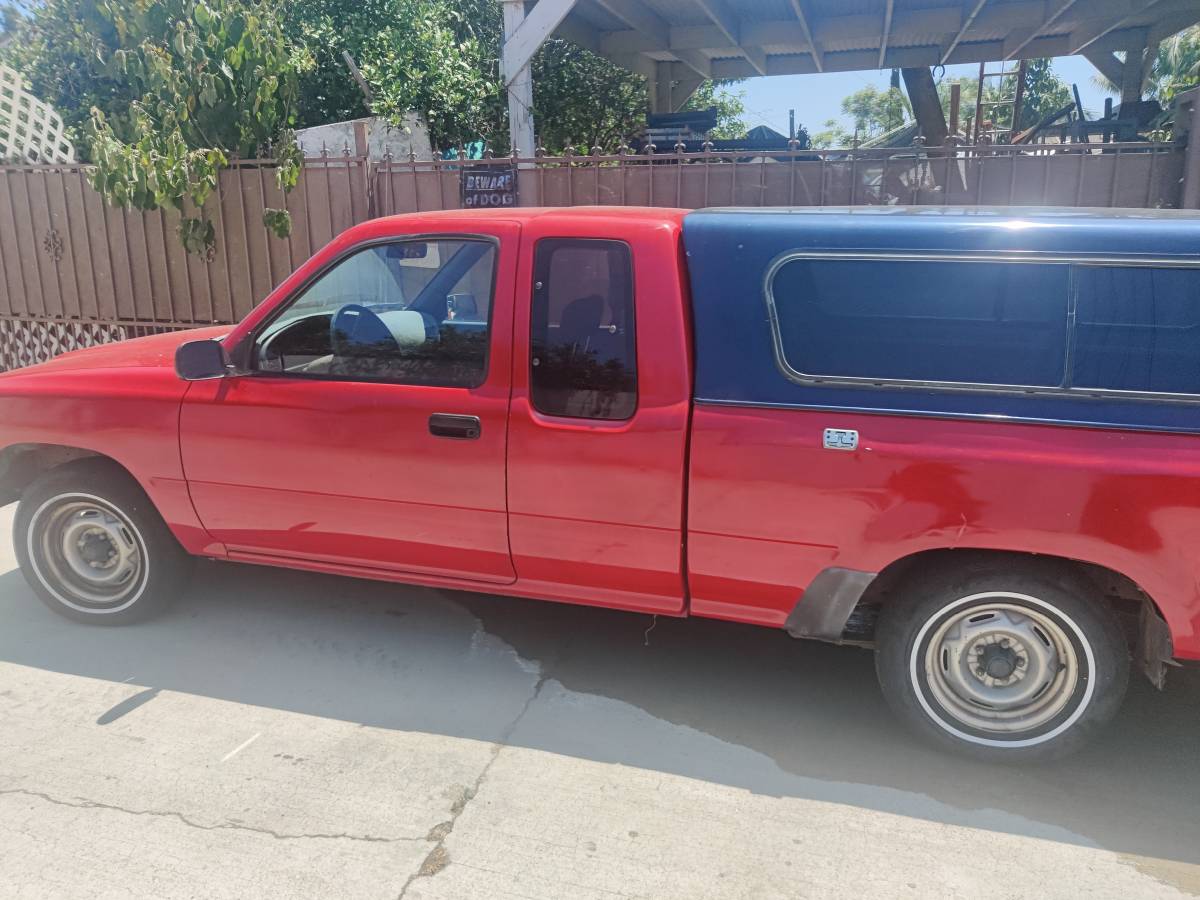 Toyota-pick-up-1991-red