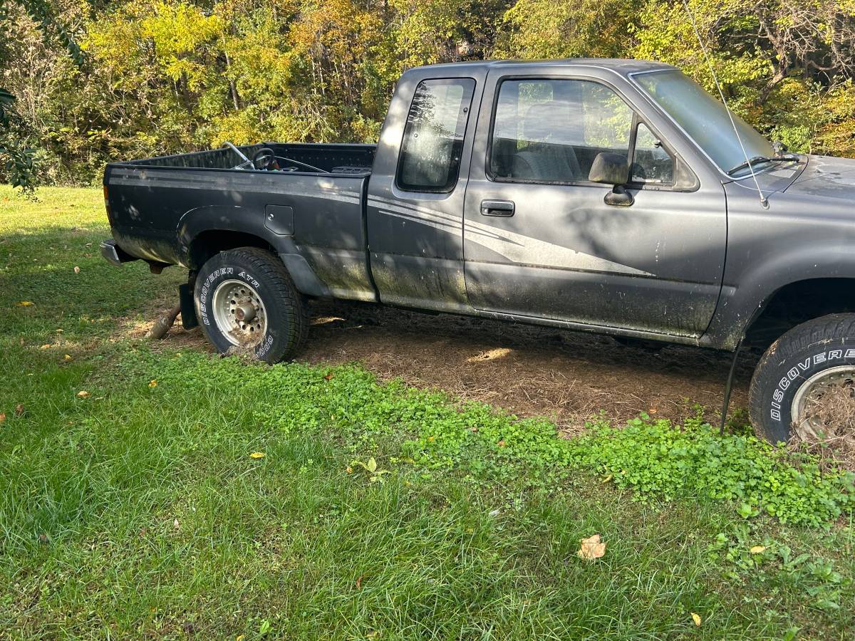 Toyota-pick-up-1993-grey-1