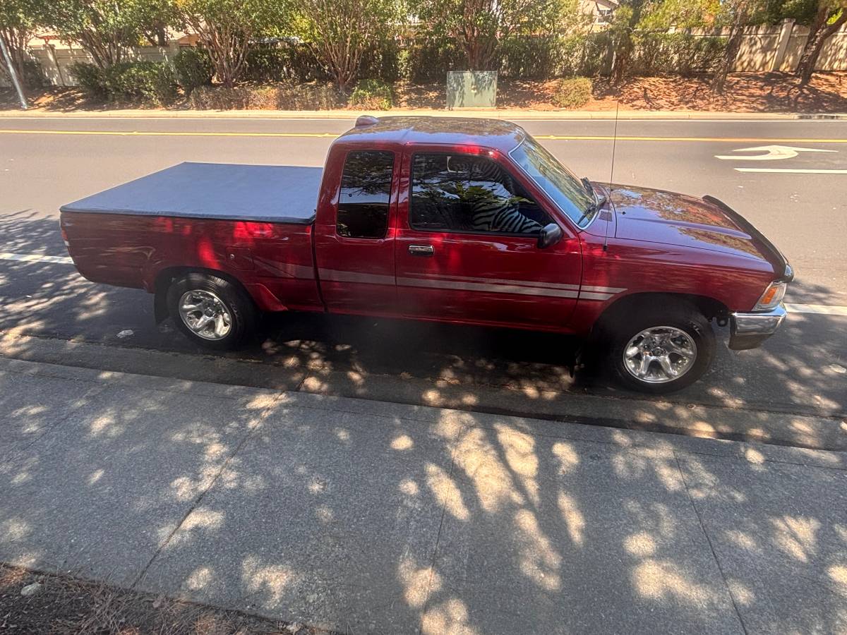 Toyota-pick-up-1994-red-2