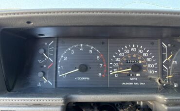 Toyota-pick-up-sr5-1988-white-11