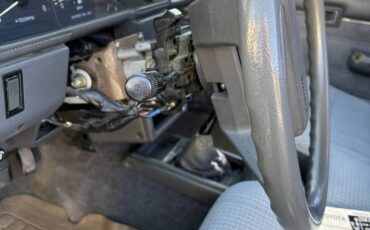 Toyota-pick-up-sr5-1988-white-12
