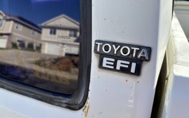 Toyota-pick-up-sr5-1988-white-13