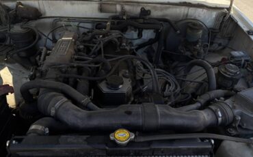 Toyota-pick-up-sr5-1988-white-18