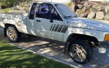 Toyota-pick-up-sr5-1988-white-2
