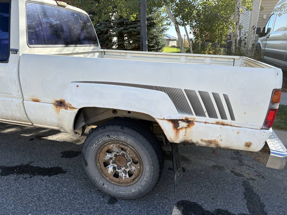 Toyota-pick-up-sr5-1988-white-4