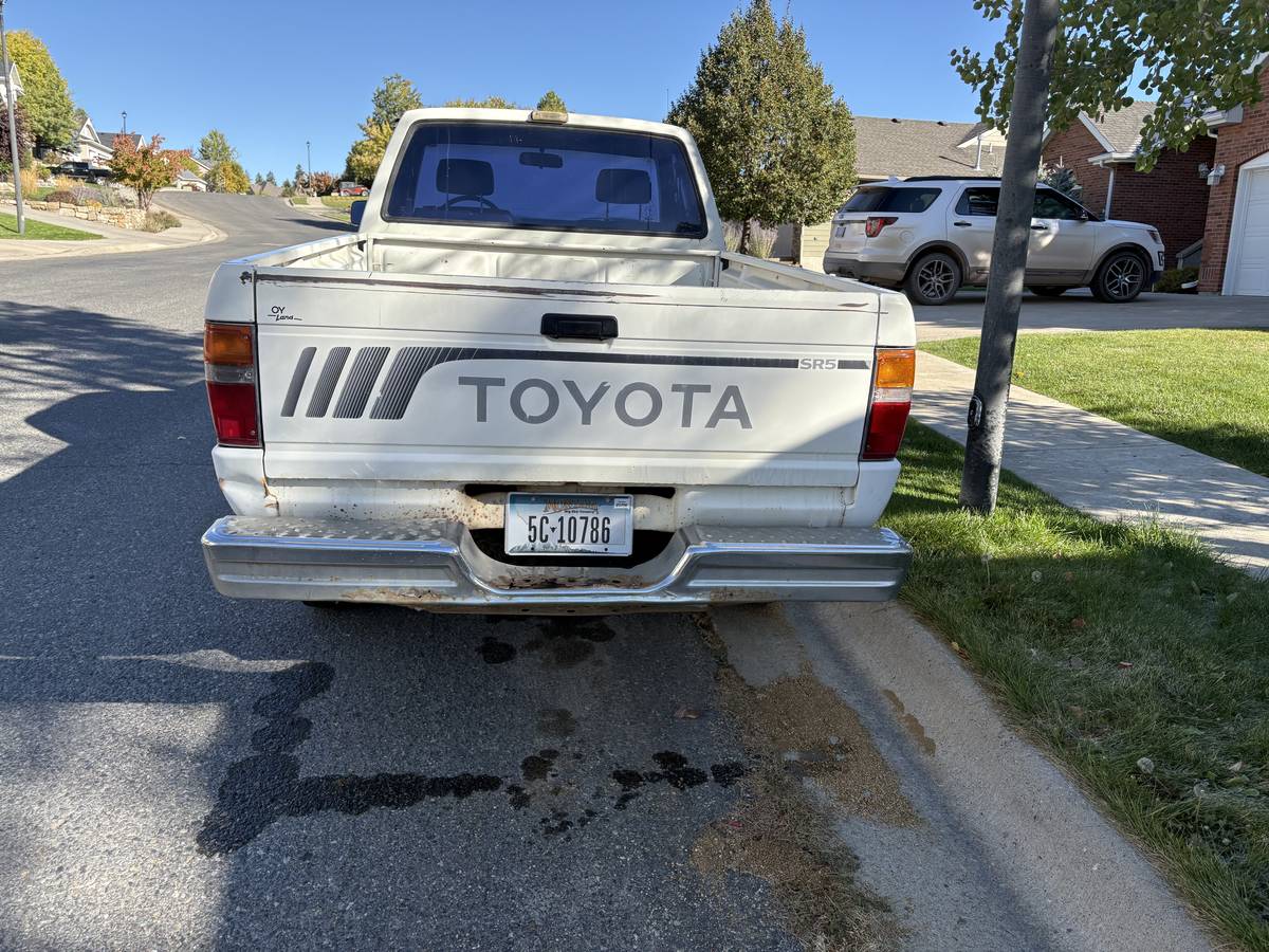 Toyota-pick-up-sr5-1988-white-5