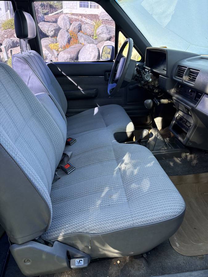 Toyota-pick-up-sr5-1988-white-7