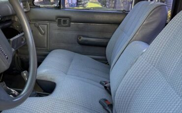 Toyota-pick-up-sr5-1988-white-8