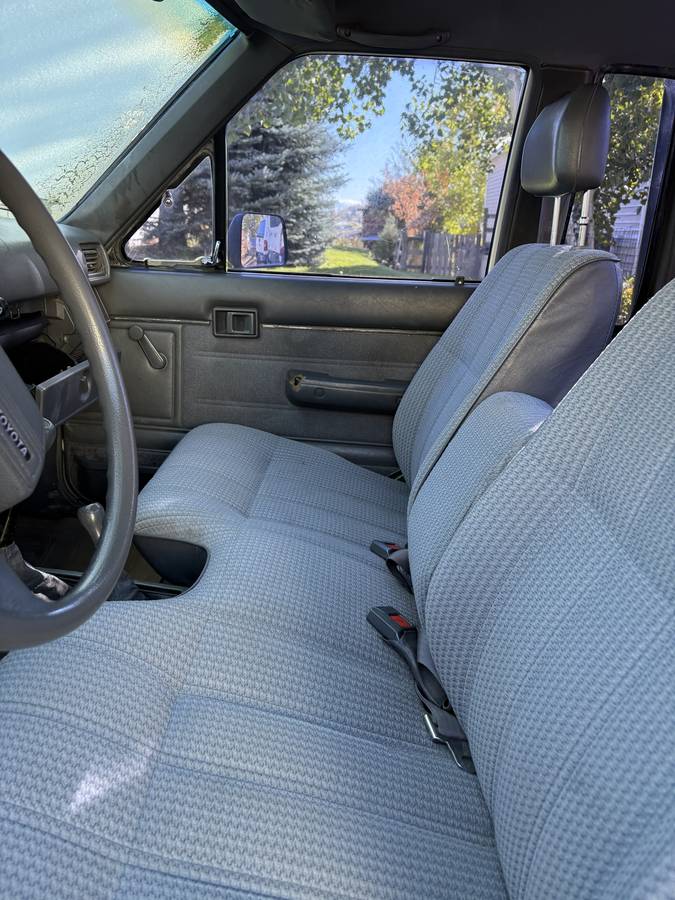 Toyota-pick-up-sr5-1988-white-8