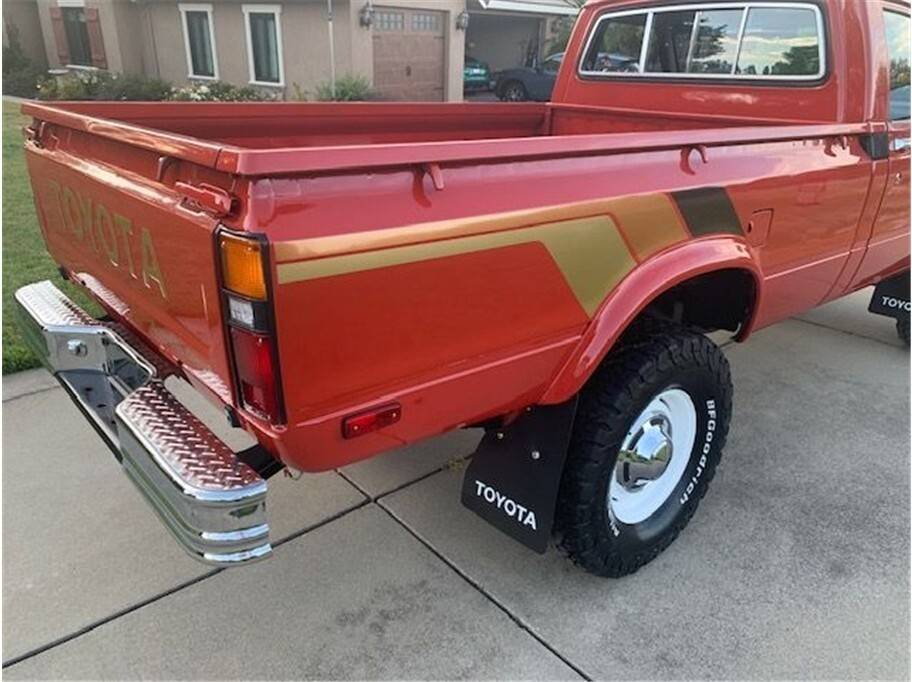 Toyota-pickup-1980-86