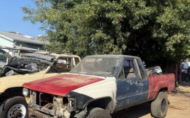 Toyota-pickup-1981-2