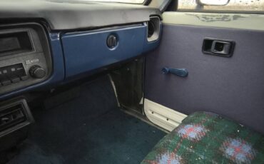 Toyota-pickup-1981-white-13