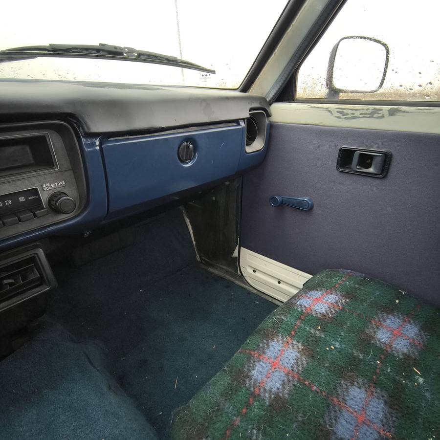 Toyota-pickup-1981-white-13