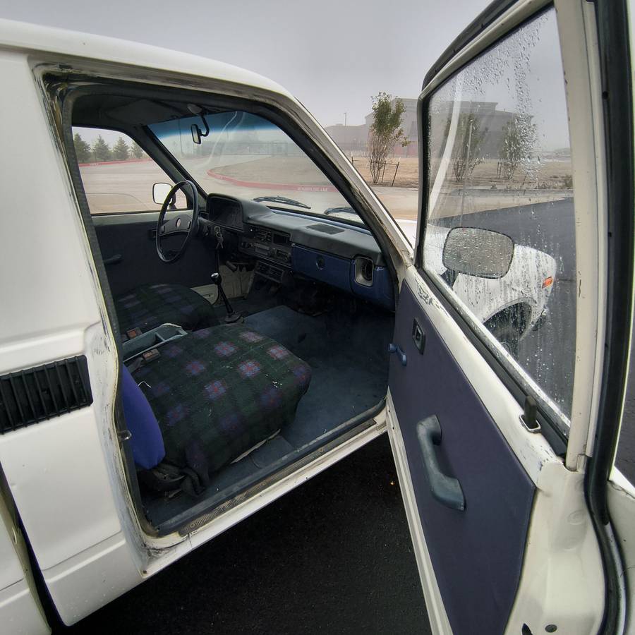 Toyota-pickup-1981-white-14