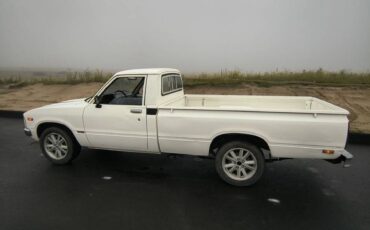 Toyota-pickup-1981-white-2