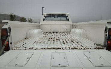 Toyota-pickup-1981-white-4