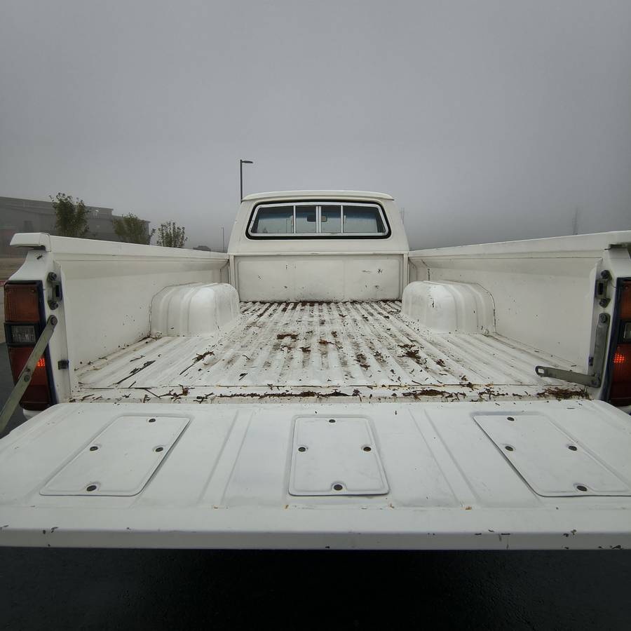 Toyota-pickup-1981-white-4